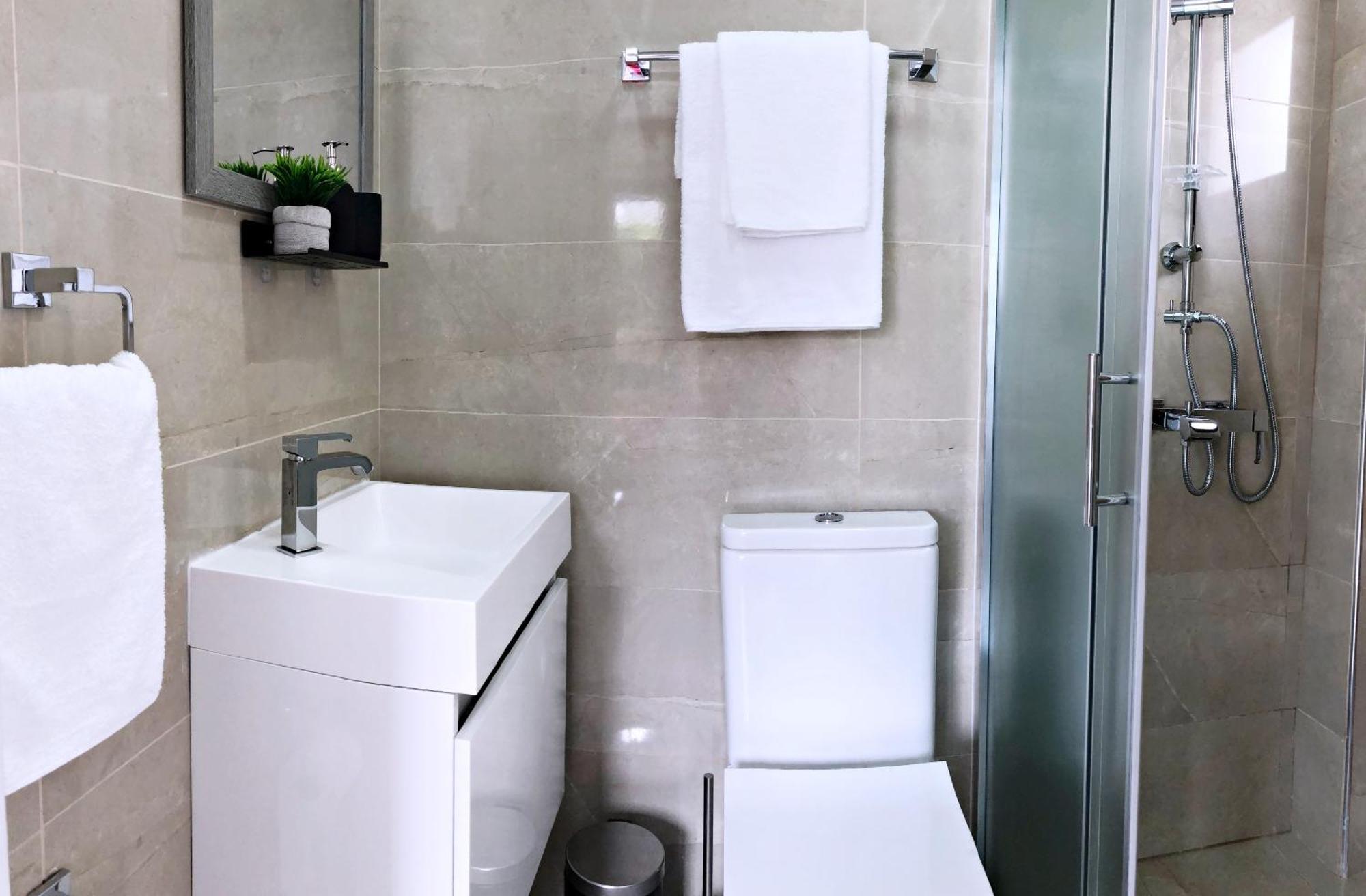 Luxury At Mackenzie With Private Parking And Balcony Апартаменти