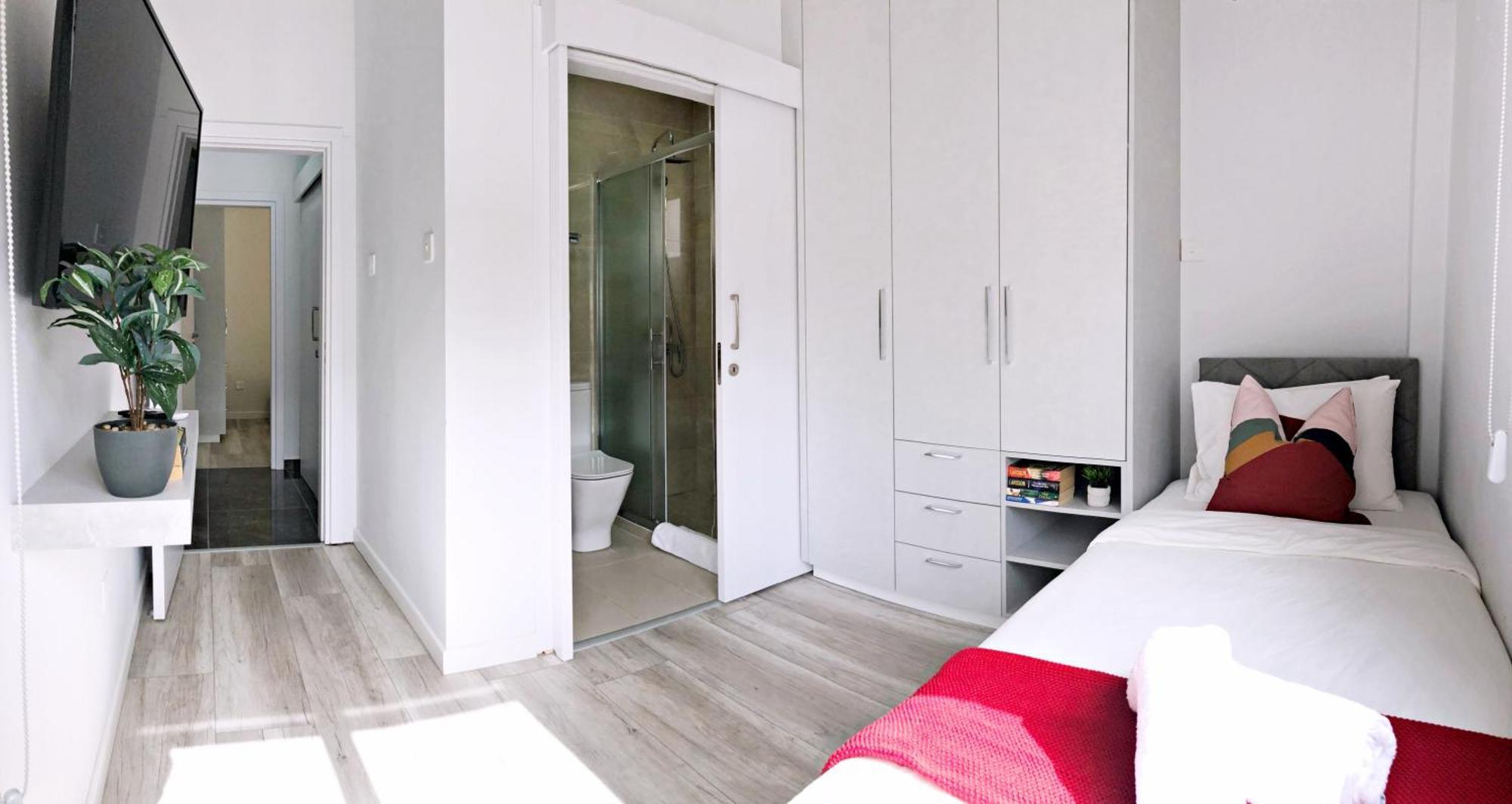 Luxury At Mackenzie With Private Parking And Balcony Апартаменти Ларнака