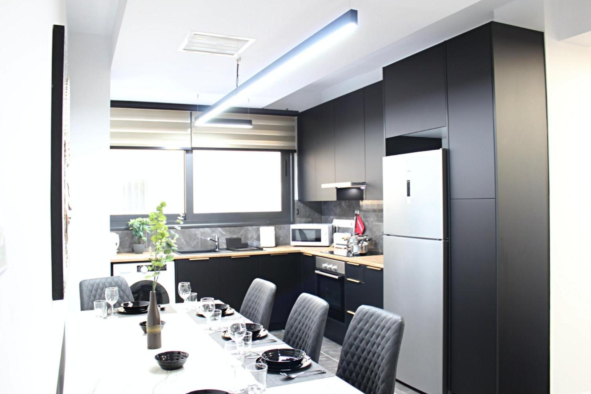 Luxury At Mackenzie With Private Parking And Balcony Ларнака